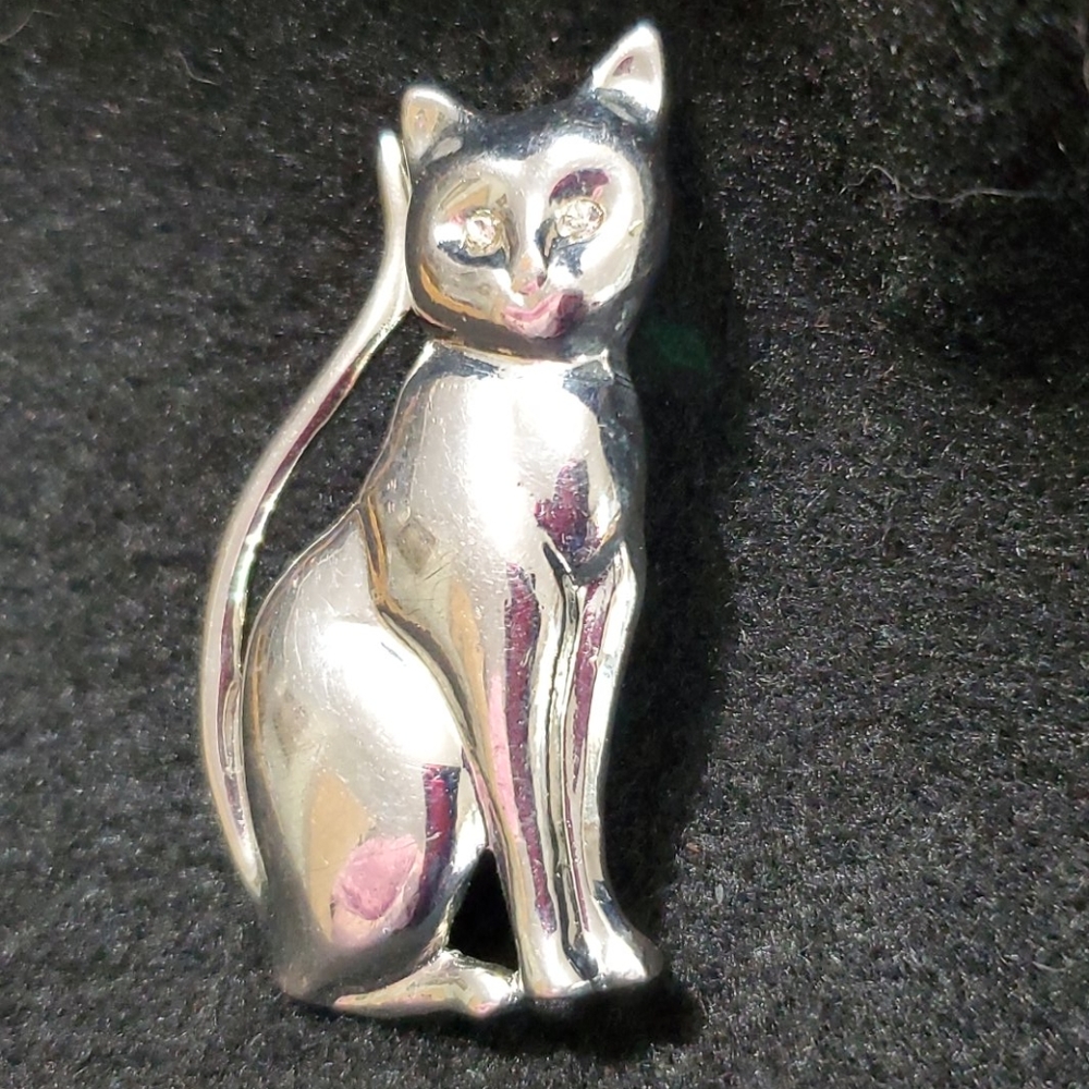 Cat Pin - Picture 3 of 5